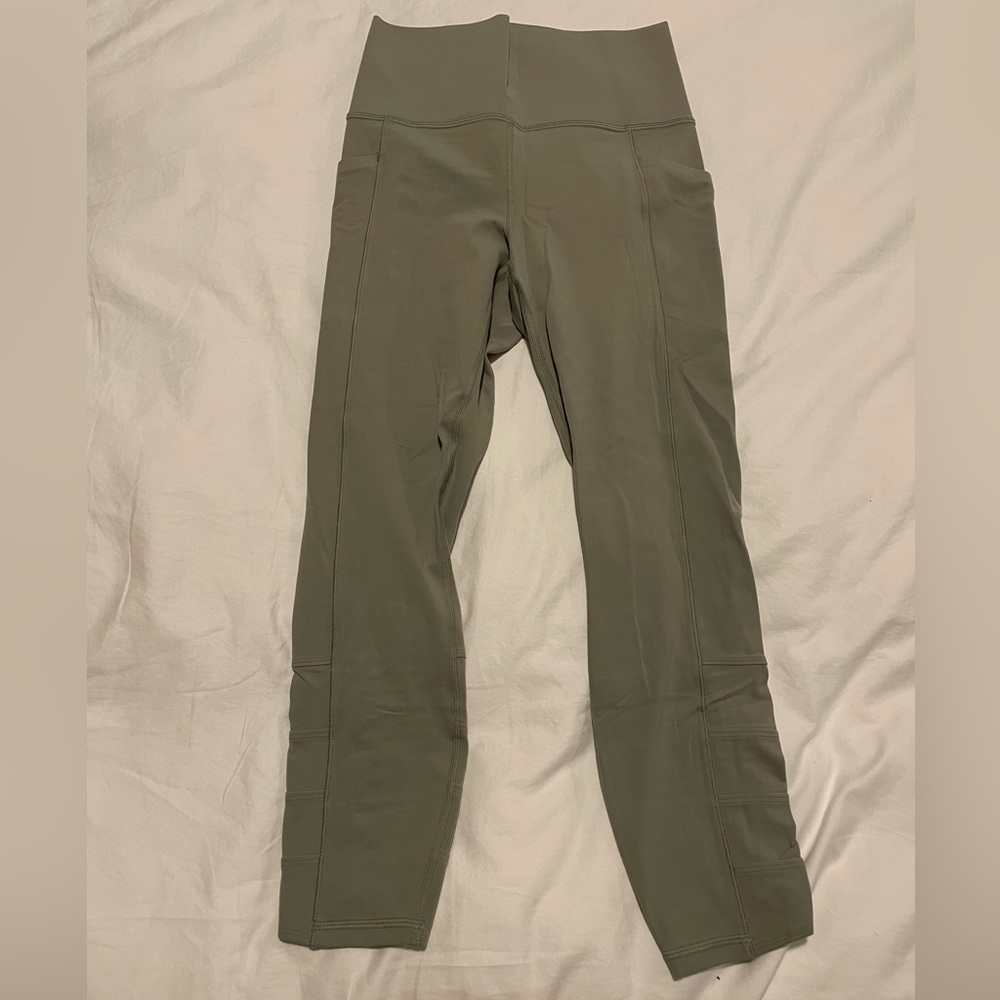NWOT Athleta Salutation Stash Pocket II Cinch 7/8 Leggings Size Small